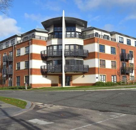 Blue Sky Apartments @Wallis Square, Farnborough Farnborough (Hampshire) Exterior foto