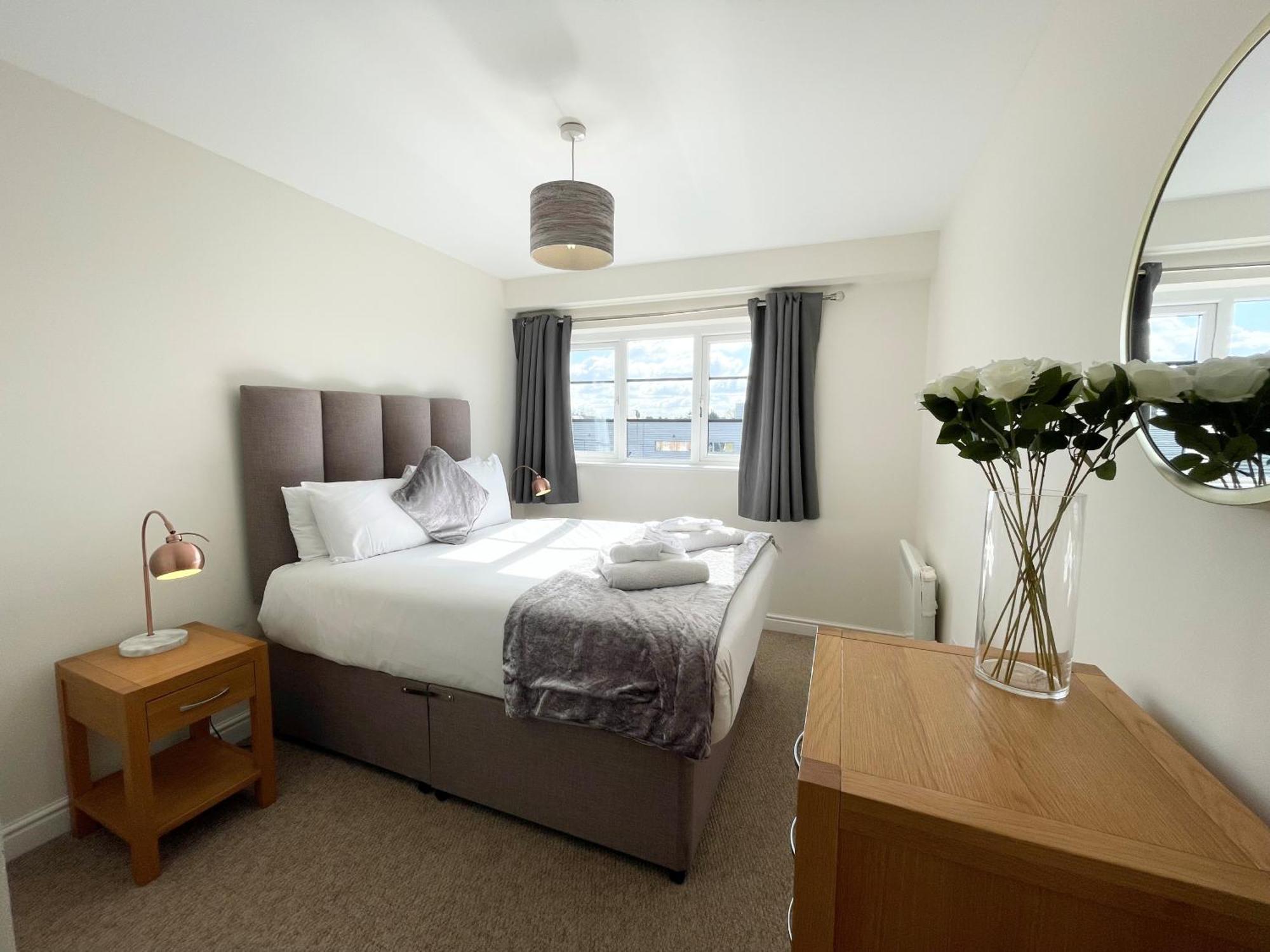 Blue Sky Apartments @Wallis Square, Farnborough Farnborough (Hampshire) Exterior foto