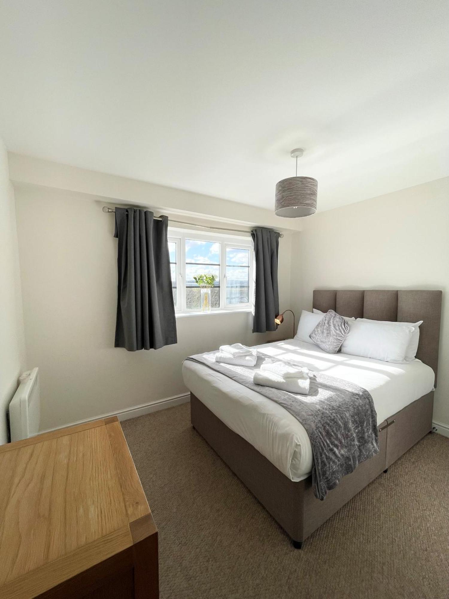 Blue Sky Apartments @Wallis Square, Farnborough Farnborough (Hampshire) Exterior foto