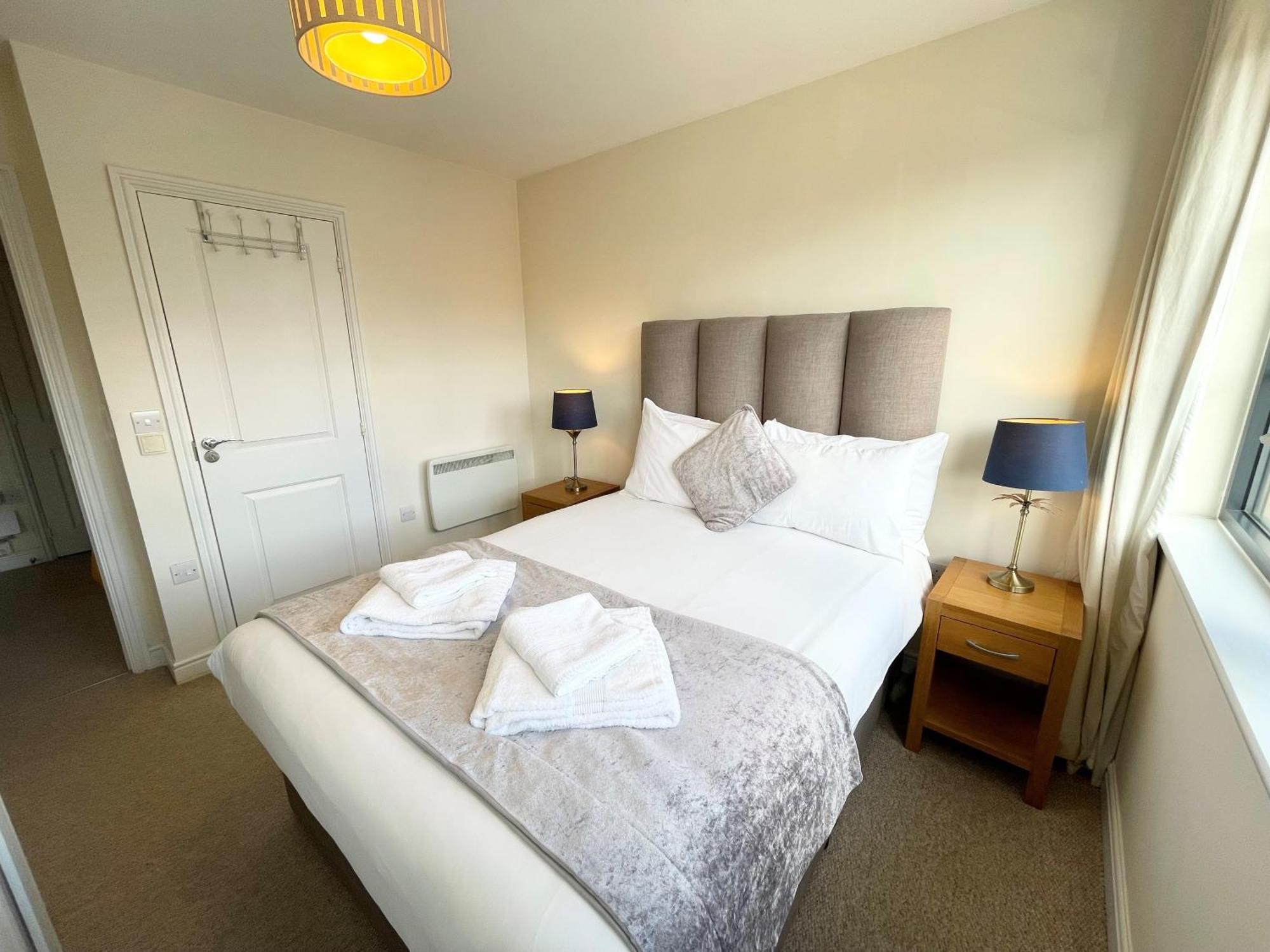 Blue Sky Apartments @Wallis Square, Farnborough Farnborough (Hampshire) Exterior foto